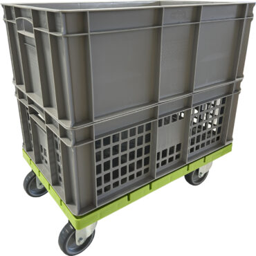 carrito verde con dos cajas grises apiladas encima